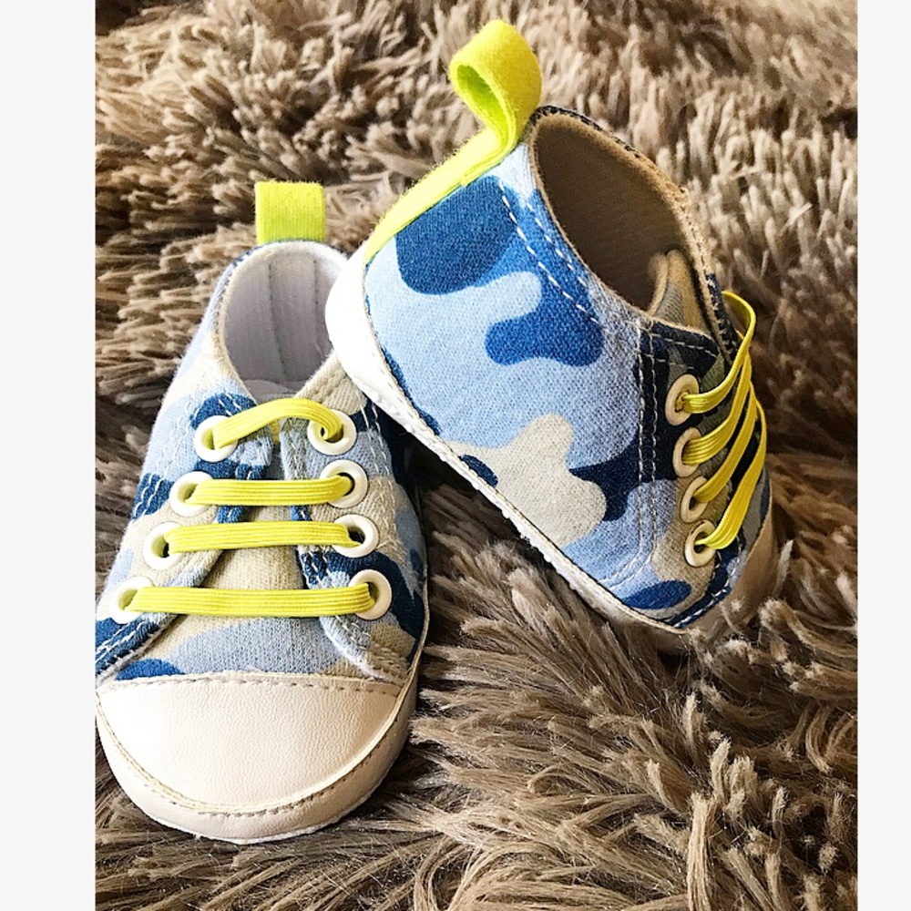 Camo baby shoes